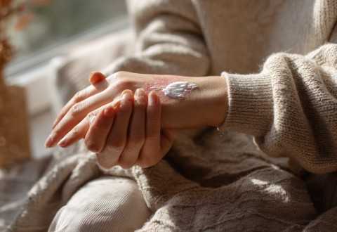 Dermatitis atópica en otoño: causas, cuidados y tratamientos eficaces